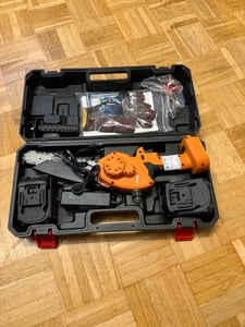 Grenintol 8 Zoll Akku-Kettensäge, 1000 W Mini Kettensäge mit 2 × 3000 mAh Akkus, Astsäge, Akku Motorsäge, Einhand-Kettensäge für Äste, Garten und Holz Kunden-Foto 1