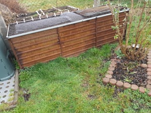 DELUKE® Hochbeet aus Cortenstahl ISAK | unten offen | Pflanzenbeet Gartenbeet Metall Blumenbeet Beet hoch Frühbeet für Garten Gemüsebeet, 100x40x45cm Kunden-Foto 15