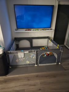 Laufstall Baby Laufgitter 150*180cm Krabbelgitter mit atmungsaktivem Netz und Rutschfester Basis für Kinder im Innen- und Außenbereich Grün Kunden-Foto 2