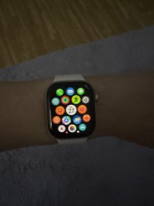 Apple Watch Series 10 , OLED, Touchscreen, 64 GB, WLAN, GPS, 29,3 g Kunden-Foto 1