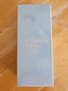 Dolce&Gabbana Light Blue, Ženy, Letné, 100 ml, Jablko, Citrón, Bamboo, Jazmín, Ruže, Jantár, Cédrové drevo, Moss Fotografia od zákazníka č. 2