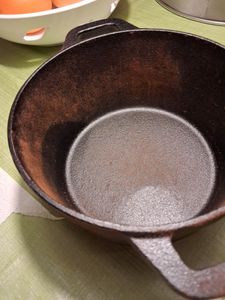 BBQ-Toro cocotte in ghisa, 4 litri, Ø 22,5 cm, nero, rotondo, teglia con coperchio, pentola in ghisa, già cotta Foto del cliente 3