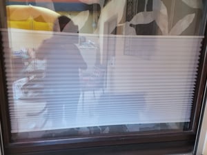 Sonello Plissee Klemmfix ohne Bohren 30cm x 100cm Weiß Faltrollo Plisseerollo Jalousie für Tür & Fenster Blickdicht Sichtschutz Sonnenschutz Fertifplissee Rollo Kunden-Foto 1