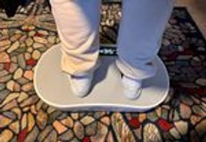 Vibrationsplatte, leise und Kompakte Vibrationsplatte mit LED-Display, mit Fernbedienung, für Ganzkörpertraining zu Hause, bis 158 kg Kunden-Foto 2