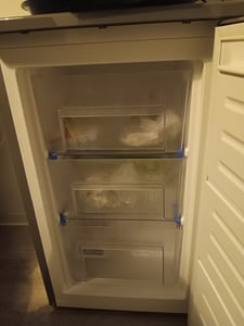 Telefunken CF-34-101-B Gefrierschrank (4-Sterne) / Höhe 82,1 cm / 160 kWh / 63 L Nutzinhalt Kunden-Foto 2