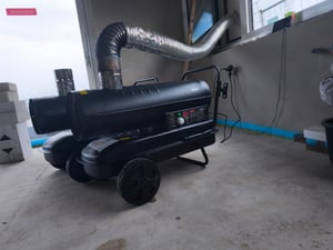 VEVOR Canon de chauffage 50 kW, Chauffage diesel, Chauffe-pièce torpédo avec roues et température réglable, Soufflerie de chauffage diesel pour chantier/garage/entrepôt/atelier/chauffage extérieur, noir Photo du client 1