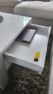 byLIVING Konferenční stolek RALPH / Moderní rozkládací stolek se skleněnou vložkou a prostornou zásuvkou v bílé barvě / Odkládací stolek s velkým úložným prostorem / Š 67, V 43, H 67 cm Fotografie od zákazníka č. 2