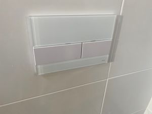 TECEsquare WC-Betätigungsplatte f. 2-Mengentechnik Glas weiß Tasten weiß Foto del cliente 1