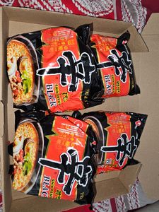 Nongshim Shin Ramyeon Black 4er-Pack Kunden-Foto 1