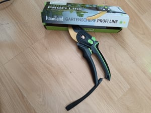 Profi-Gartenschere Bypass scharfe SK5 Stahlklinge grün Kunden-Foto 1