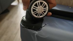 Flexot® F-2045 | 28 Zoll Koffer, Größe XL, Reisekoffer, Trolley mit Teleskopgriff, Hartschalenkoffer, Reisegepäck, robust, 360° Rollen, Zahlenschloss Kunden-Foto 7
