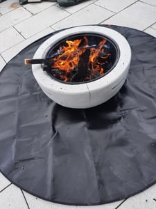 Feuerschale 2-in-1 in Granit-Optik | ca. Ø 60 cm | inkl. Grillrost, Schürhaken & Funkenschutz | als Grill oder Feuerkorb für den Garten nutzbar | moderne Feuerstelle zum Kochen und Chillen Kunden-Foto 2