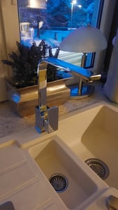SCHÜTTE Küchenarmatur TIANTO, 360° schwenkbarer Wasserhahn Küche, Mischbatterie Küche, Spültischarmatur in Chrom Kunden-Foto 2