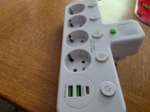 4 Fach EU Steckdose Mehrfachstecker Steckdosenleiste Adapter Mit USB & Steckdosenleiste 4-fach mit USB & USB-C, Nachtlicht, Schalter, 2500W Kunden-Foto 1