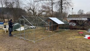 Kurník 2,5 x 2 x 2 m, kurník, klec pro drobná zvířata, výběh, výběh pro drobná zvířata, voliéra, venkovní výběh, klec pro slepice, drůbežárna, pozinkovaná ocel se střechou Fotografie od zákazníka č. 9