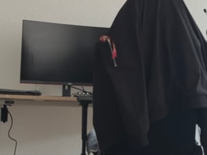 Schreibtisch 120 x 60 cm, Elektrisch höhenverstellbarer Schreibtisch, mit Memory-Funktion und Anti-Kollisions Technologie Schnelles laden USB/Typ C Kunden-Foto 10