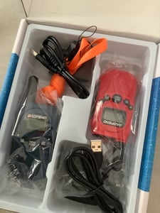 Walkie Talkie Große Reichweite Funkgerät 8 Kanäle Reichweite bis zu 3 km Handfunkgerät Walky Talky für Camping Radtouren Ausflug 2 Stück Bunt Retoo Kunden-Foto 1