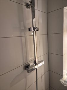 Duscharmatur Komplettset mit Regendusche & Duscharmatur Regendusche, Thermostat, höhenverstellbar 84-121cm, 23cm Kopfbrause, 3 Strahlarten, Chrom Kunden-Foto 3