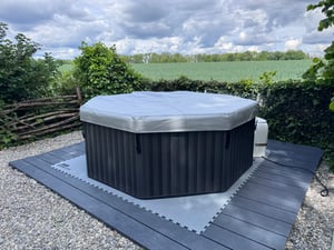 MSPA Whirlpool TUSCANY neu 2026 - XXL 6 Pers. - Outdoor Indoor Pool Spa - 138 Luftdüsen - extra robust - UVC  -  360° Whirlsystem - App WiFi - 193 cm Kunden-Foto 1