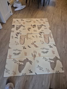 Doppelseitig faltbare Schaumstoffmatte 180 x 120 x 1cm - Elefanten/Neutrales Grau Kunden-Foto 3