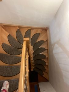 Floordirekt Stufenmatten Alto, Treppenschutz Stufenmatten in halbrund, rutschhemmend mit Winkelschiene & Klebestreifen, Treppenmatte innen - beige Kunden-Foto 13