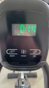 Wenoker Heimtrainer Fahrrad mit Eigener App und Magnetischem Widerstand, Bis 160KG, Indoor Fitnessbike Heimtrainer für Kardio Training Kunden-Foto 10