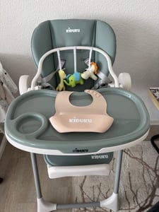 KIDUKU® Hochstuhl Baby 3in1 mit Neugeborenenaufsatz + Lätzchen, Spielbogen & Tisch | Kinderhochstuhl klappbar mit Liegefunktion | Kombihochstuhl höhenverstellbar | Babystuhl mitwachsend 0-36 Monate Kunden-Foto 2