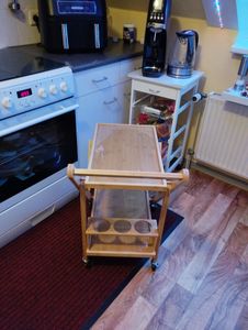 Relaxdays Küchenwagen Bambus, Servierwagen klappbar mit Flaschenhalter, Rollwagen Holz, HxBxT: 70 x 40,5 x 65 cm, natur Kunden-Foto 2