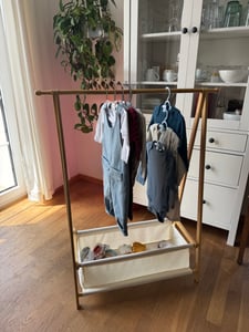 Yorbay Kinder Kleiderregal Kleiderständer für Kinder aus Bambus Garderobenständer mit Aufbewahrungsbox für Baby- & Kleinkinderzimmer, Mädchen & Jungs Kunden-Foto 1