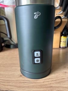 Tchibo elektrischer Milchaufschäumer, Antihaftbeschichtung, warmer und kalter Milchschaum, für Latte Macchiato, Cappuccino und Kakao, Edelstahlgehäuse Kunden-Foto 1