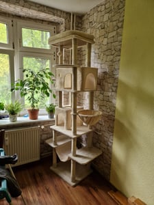 Yaheetech 210 cm Kratzbaum XXL mit 9 Kratzsäulen, großer Katzenbaum mit Hängematte & 2 Höhlen, mit Kippsicherung, Beige Kunden-Foto 1