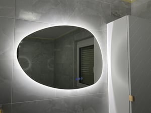 AjieQaQ Badspiegel mit Beleuchtung 75×55cm LED Touch Schalter Wandspiegel 3 Lichtfarben und Dimmbar, Anti-Beschlag- und Memory-Funktion Kunden-Foto 1