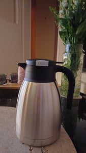 Edelstahl Isolierkanne 1,5 Liter mit Einhandbedienung Kunden-Foto 1