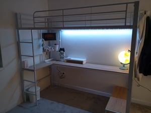 Flieks łóżko piętrowe 90x200cm z usb i typ-c, łóżko dziecięce na poddaszu z drabinką, łóżko młodzieżowe metalowe z biurkiem i schowkiem, białe Zdjęcie produktu od klienta nr 1