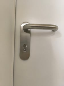 BASI - Kurzschild-Drücker-Garnitur - ZB 3800 - Edelstahl - Lochung: WC - rechts - 7304-0318 Kunden-Foto 2