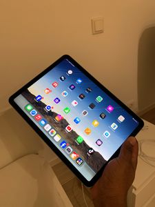 Apple iPad Air, 33 cm (13"), 2732 x 2048 Pixel, 128 GB, 8 GB, iPadOS 18, Grau Kunden-Foto 2
