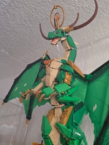 LEGO NINJAGO Wächterdrache Bauset - Mit Drachenfigur, Meister Wu Minifigur & Ständer – Bauspielset für Jungen ab 14 Jahren & Teenager 71847 Kunden-Foto 5