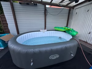 Bestway® LAY-Z-SPA® Spa Helsinki AirJet™ 180 x 66 cm, rond Photo du client 11