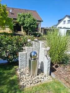 Köhko® Kugelbrunnen Ø25cm mit integrierte LED-Beleuchtung auf zylindrischen Edelstahl Eimer H30cm hochglanzpoliert Gartenbrunnen aus Edelstahl Kunden-Foto 1