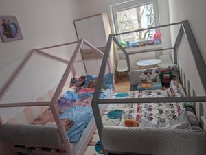 Chránič okrajov postele 90 cm - Mäkká ochrana proti vypadnutiu a pádu pre detské a dojčenské postele, poschodové postele a detské postieľky so snímateľným poťahom Fotografia od zákazníka č. 4