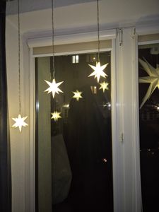 3D Weihnachtsstern 10 cm 3er Set warm weiß Beleuchtet - rot - LED Fenster Deko Leuchtstern mit Timer Batterie betrieben Kunden-Foto 2