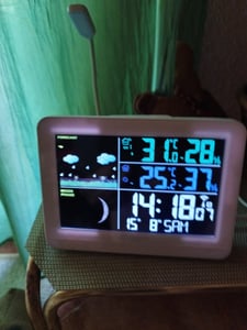 Funk-Wetterstation mit Farbdisplay Außensensor Schimmelwarner Hygrometer Barometer Datumsanzeige Mondphase Schwarz Frostalarm Wecker Kunden-Foto 5