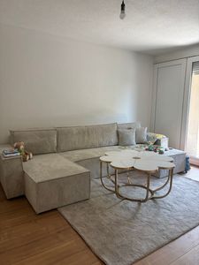 Stolik kawowy LITTLE TREE w kolorze białym i złotym, nowoczesny stolik kawowy w kształcie kwiatu z blatem ze sztucznego marmuru, stolik akcentujący 100 cm z metalową ramą Zdjęcie produktu od klienta nr 1