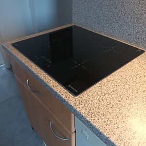 KKT KOLBE Plaque Induction 60 cm 7 kW 4 Zones de cuisson 9 niveaux de puissance Photo du client 2