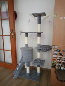 tectake® Kratzbaum Dominik 144 cm inklusive Treppe, 3 Spielmäusen und Kippschutz Kunden-Foto 2