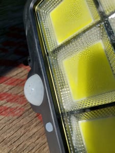 Solarlampen für Außen mit Bewegungsmelder 108 LED Garten Solarleuchten Superhelle Wandleuchte Aussenleuchte Sensor Gartenleuchten Lampe Outdoor Retoo Kunden-Foto 9