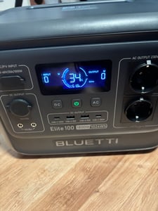 BLUETTI Elite 100 V2 + 100W Tragbare Power Station, 1024Wh Batterie Backup mit 2 1800W AC Ausgängen , Solarspeicher für Camping, Stromausfälle Kunden-Foto 1