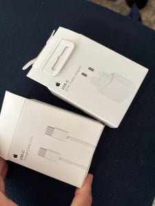 Nabíječka Apple 20 W + 2 m nabíjecí kabel USB‑C na USB-C iPhone 15 16 17 Pro Max iPad Macbook AirPods Fotografie od zákazníka č. 1