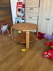 Okrągły stolik kawowy Tribesigns z litego drewna, 80 cm, dwie półki, salon, styl wiejski, brązowe lite drewno z naturalnym usłojeniem Zdjęcie produktu od klienta nr 1