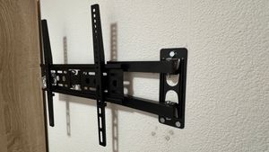 Nástenný držiak na TV, max. 30 kg, naklápací a otočný pre 26-55 palcov, univerzálny VESA do 400x400, pre LED LCD TV, čierny Retoo Fotografia od zákazníka č. 1